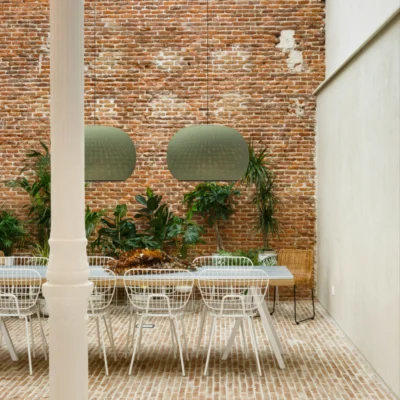 Vibia Closer 1700 Pendelleuchte Außen über Esstisch