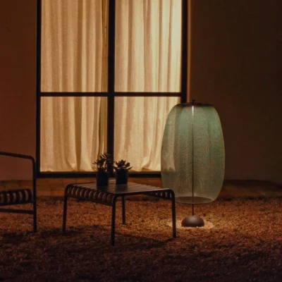 VIBIA Closer 1714 Akku Stehleuchte Outdoor Ambiente