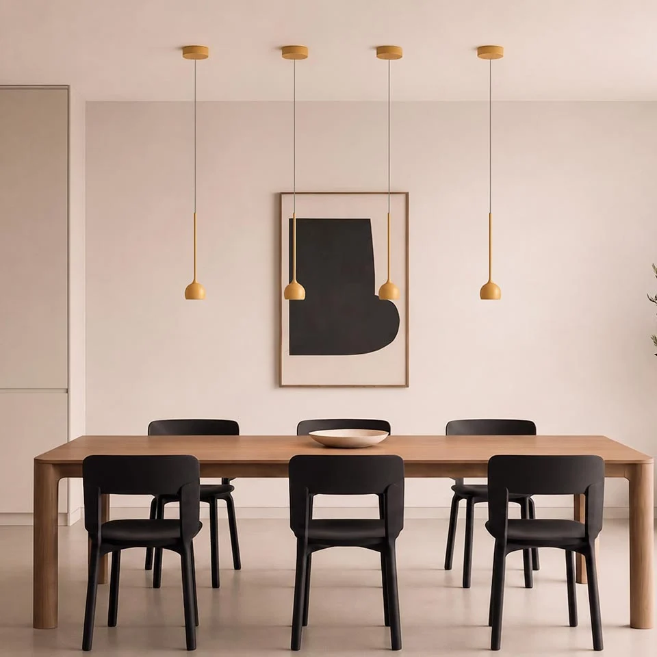 Artemide Ixa LED-Pendelleuchte über einem Tisch