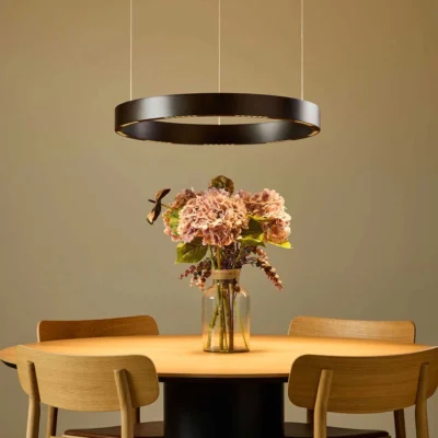 LOOM Design Arcella Large LED-Pendelleuchte über Esstisch