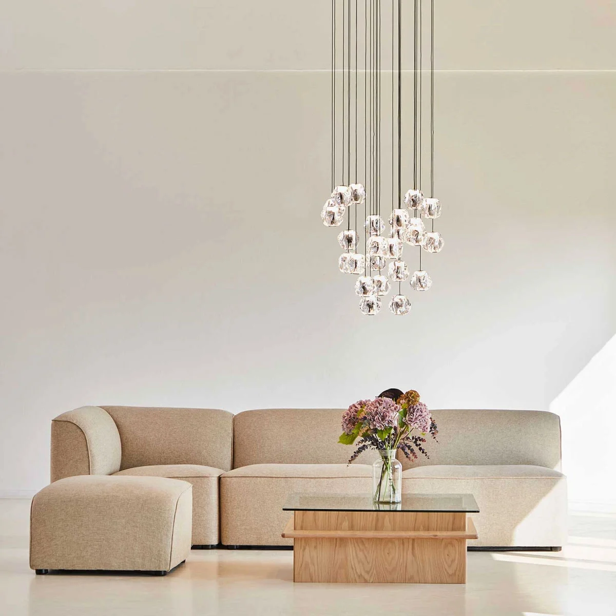 LOOM Design Ice Ball 24 LED-Pendelleuchte